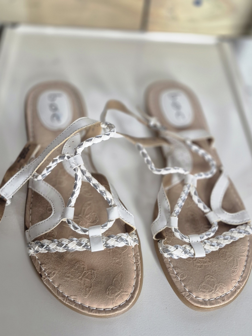 BOC  by Born Pandy Womens Adjustable Strap Sandals Sz 9M White/Silver
